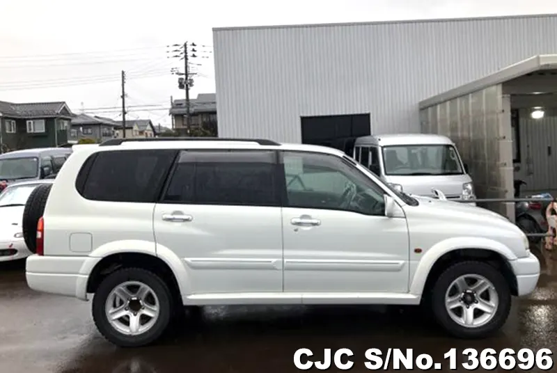 Suzuki Escudo in White for Sale Image 5