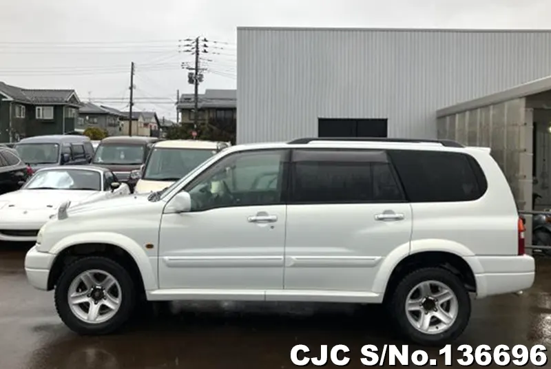 Suzuki Escudo in White for Sale Image 6