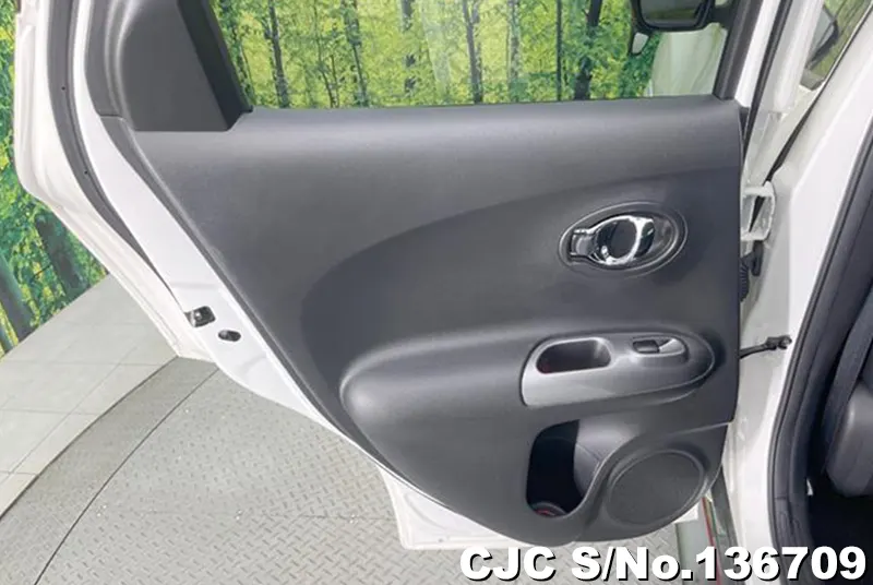 Nissan Juke in White for Sale Image 11