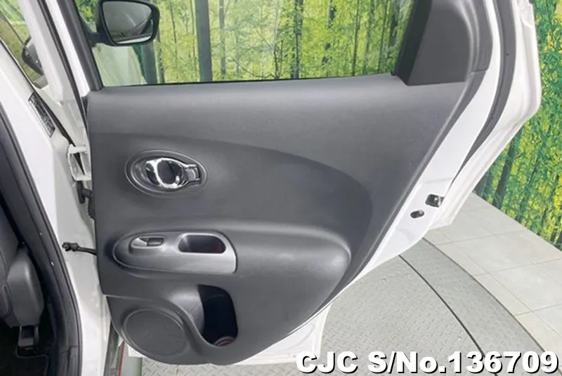 Nissan Juke in White for Sale Image 12