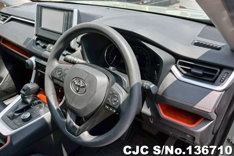 Toyota Rav4 in Green for Sale Image 4