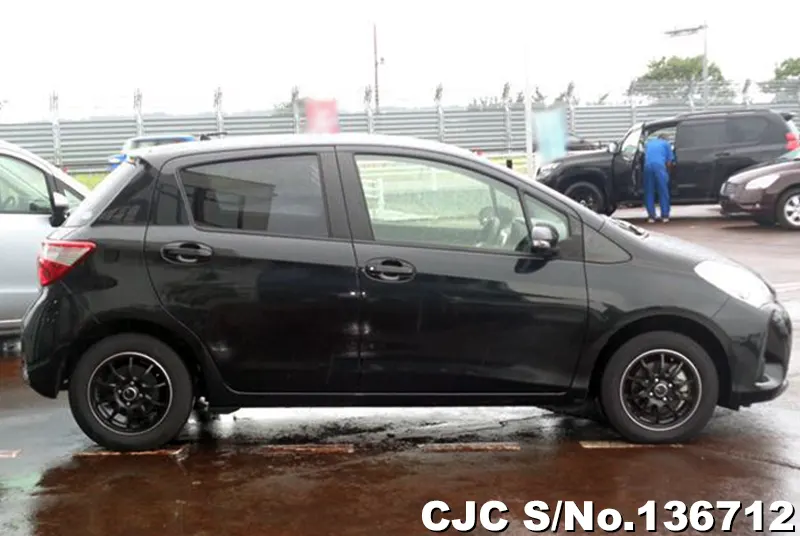 Toyota Vitz in Black for Sale Image 4