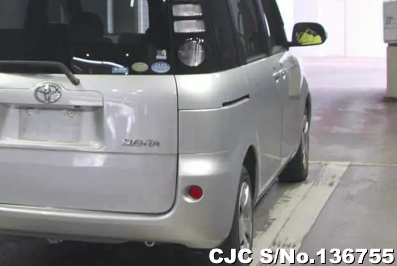 Toyota Sienta in Silver for Sale Image 2