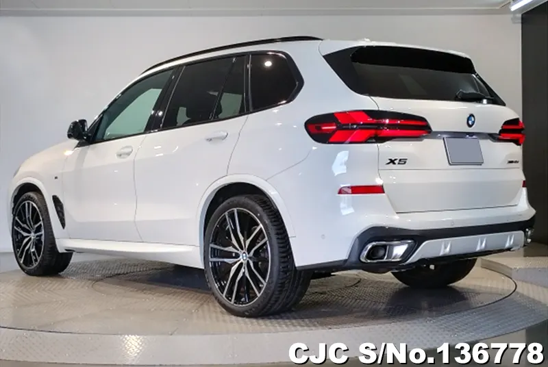 BMW X5 in White for Sale Image 1