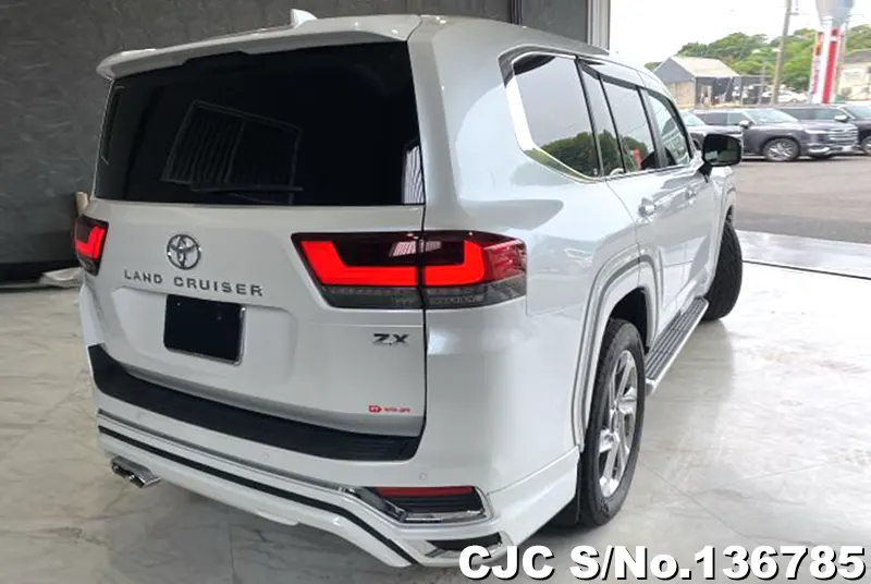 Toyota Land Cruiser in Pearl for Sale Image 2