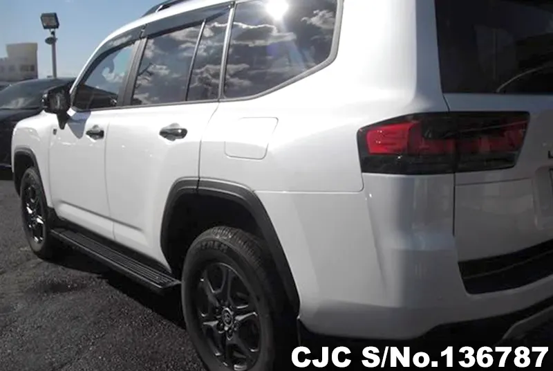 Toyota Land Cruiser in Pearl for Sale Image 1