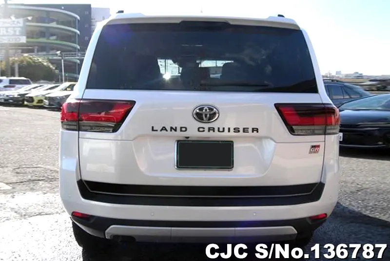Toyota Land Cruiser in Pearl for Sale Image 4