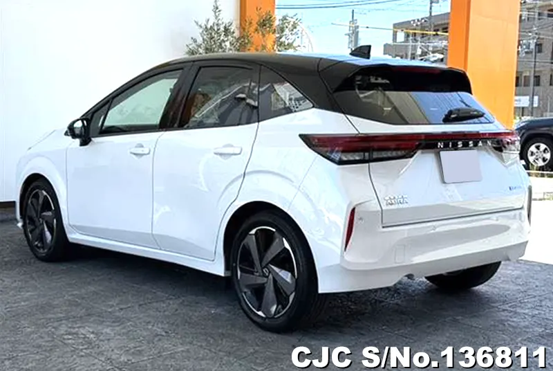 Nissan Aura e-Power in Pearl for Sale Image 1