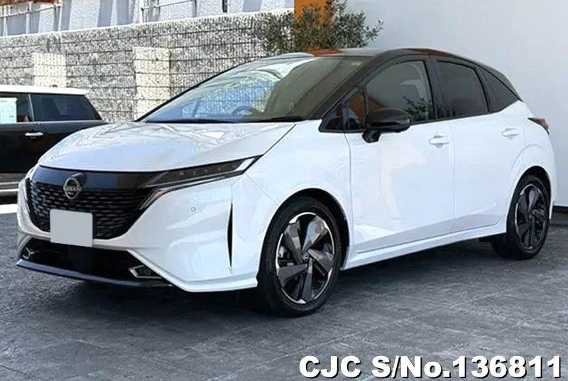 Nissan Aura e-Power in Pearl for Sale Image 3