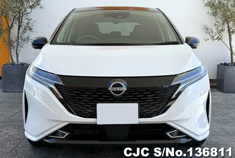 Nissan Aura e-Power in Pearl for Sale Image 4
