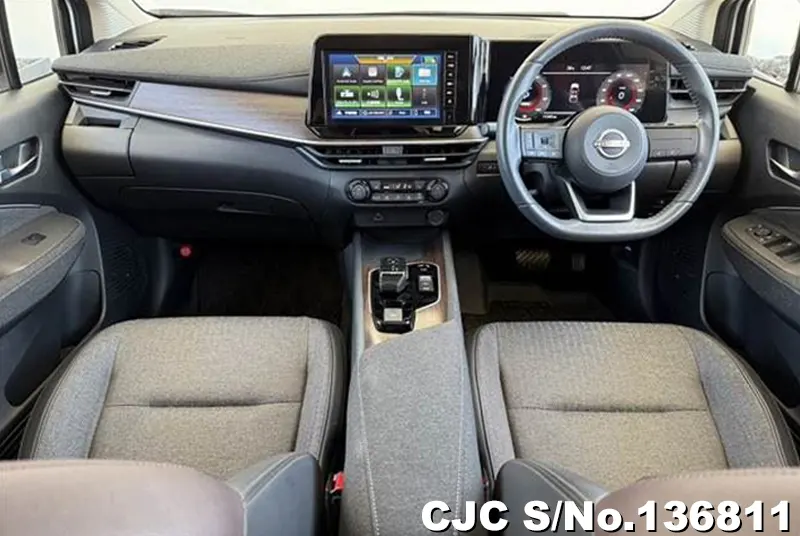 Nissan Aura e-Power in Pearl for Sale Image 10