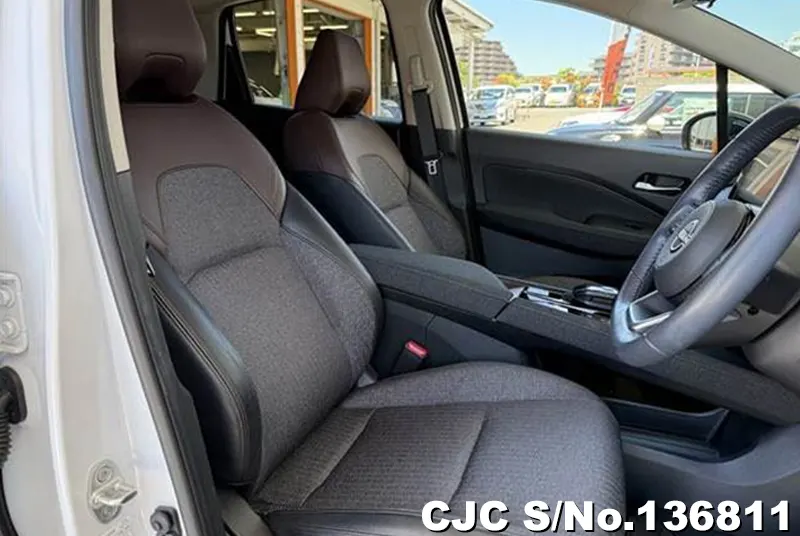 Nissan Aura e-Power in Pearl for Sale Image 12