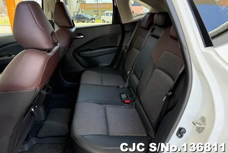 Nissan Aura e-Power in Pearl for Sale Image 15