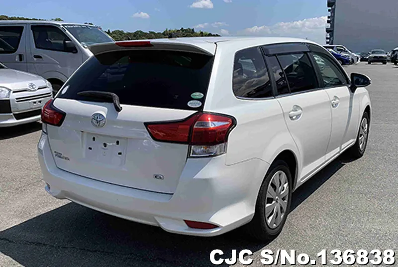 Toyota Corolla Fielder in Pearl for Sale Image 2