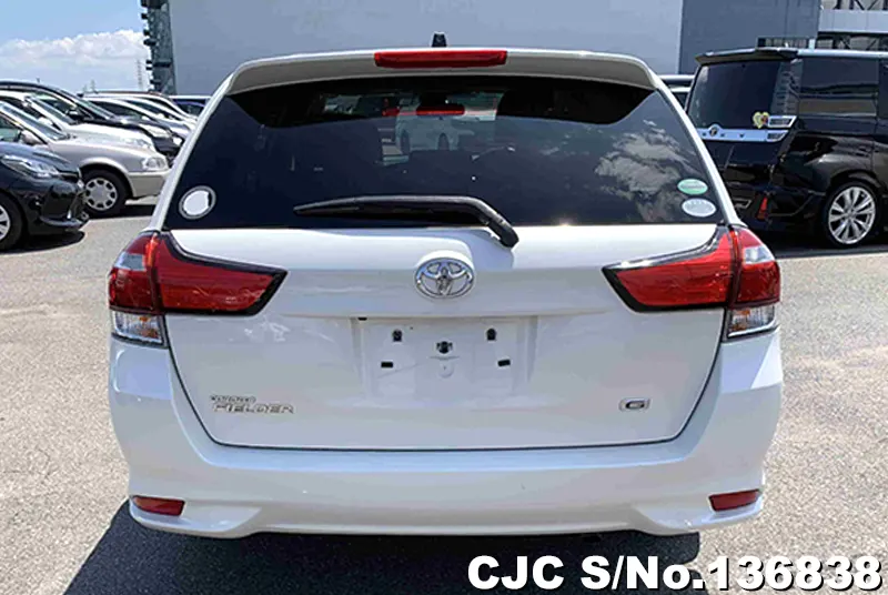 Toyota Corolla Fielder in Pearl for Sale Image 5