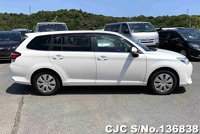 Toyota Corolla Fielder in Pearl for Sale Image 6