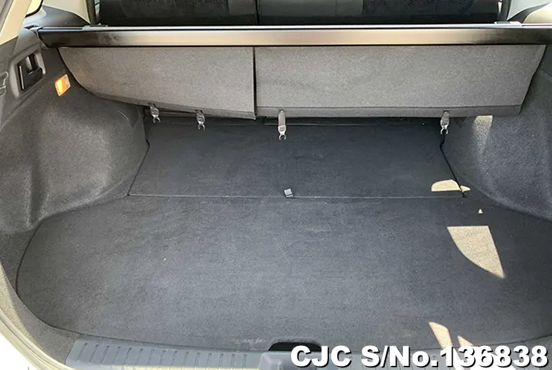 Toyota Corolla Fielder in Pearl for Sale Image 8
