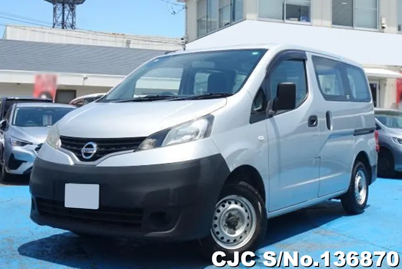 Nissan NV200 in Silver for Sale Image 2