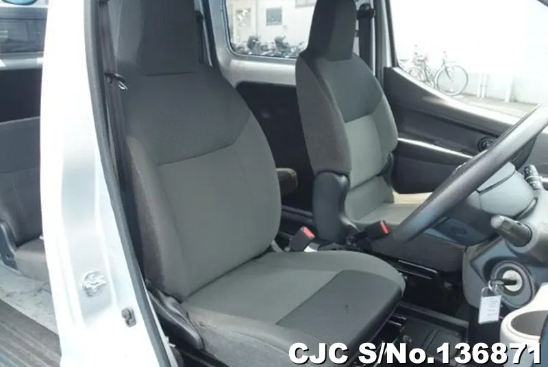 Nissan NV200 in Silver for Sale Image 9
