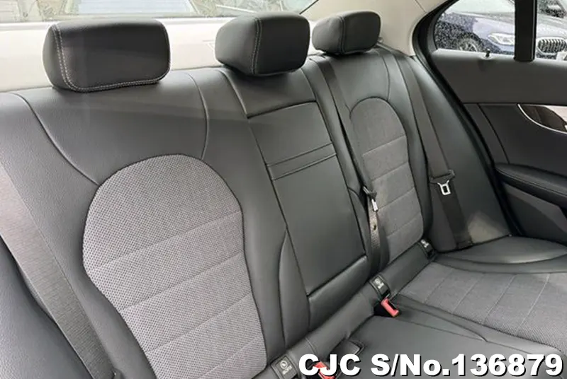 Mercedes Benz C Class in Silver for Sale Image 9
