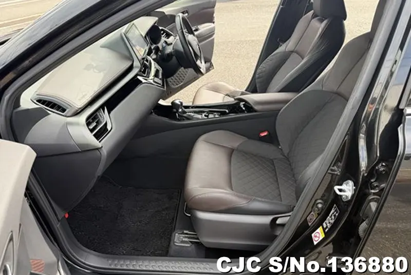 Toyota C-HR in Black for Sale Image 7
