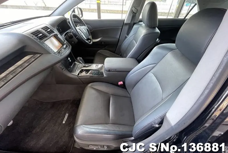 Toyota Crown in Black for Sale Image 13