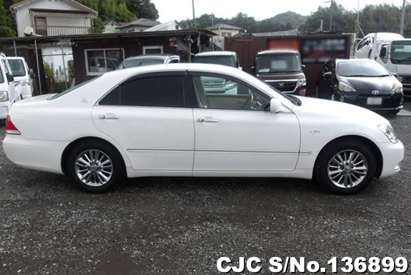 Toyota Crown in White for Sale Image 5
