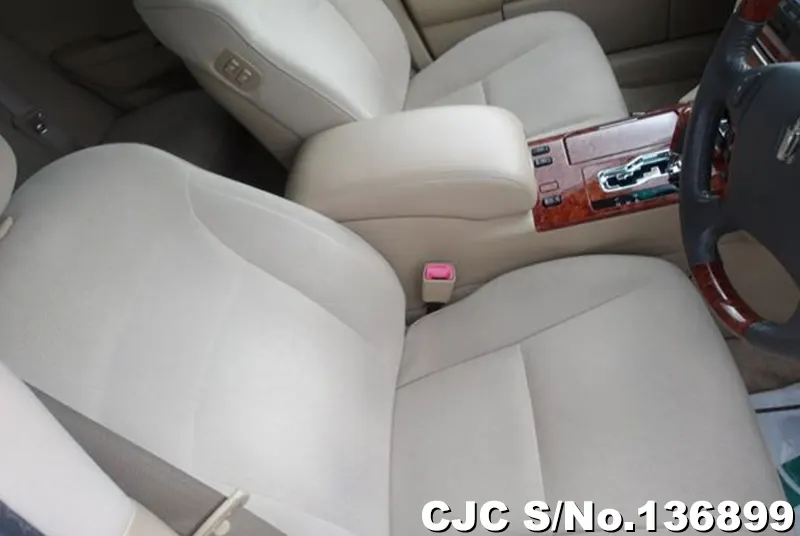 Toyota Crown in White for Sale Image 8