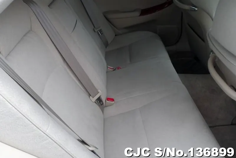 Toyota Crown in White for Sale Image 9