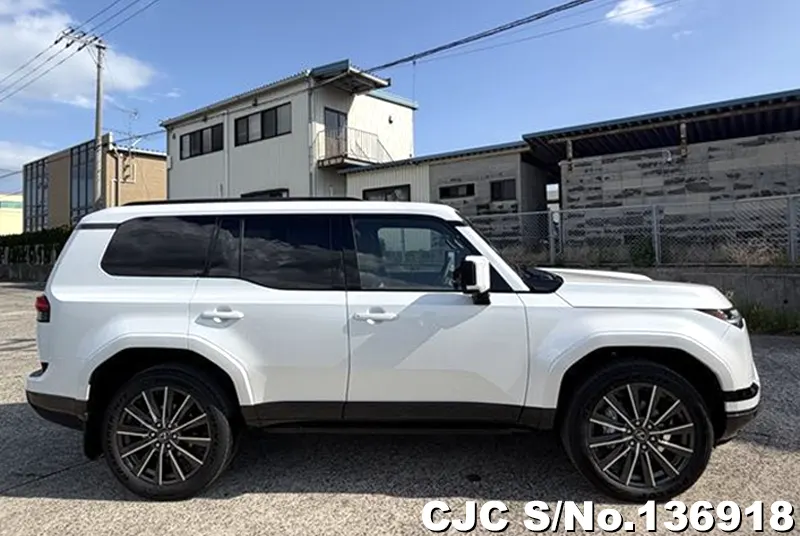 Lexus GX 550 in Pearl for Sale Image 6