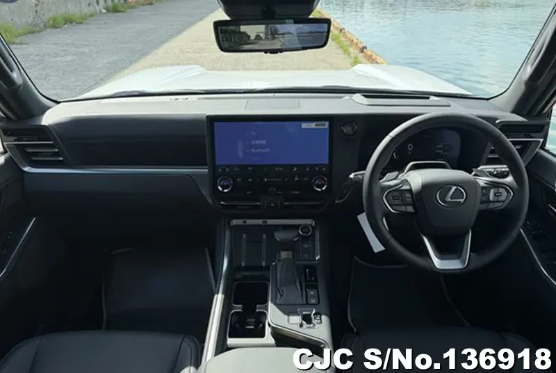 Lexus GX 550 in Pearl for Sale Image 9