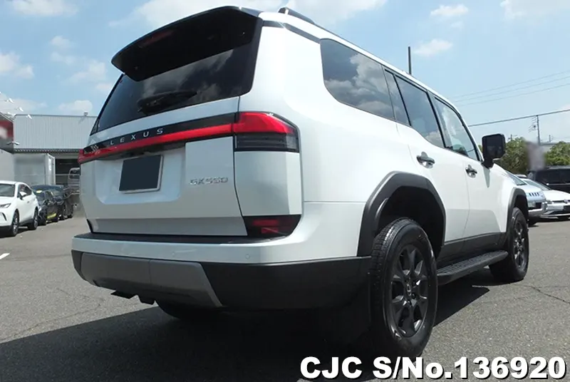 Lexus GX 550 in Pearl for Sale Image 2