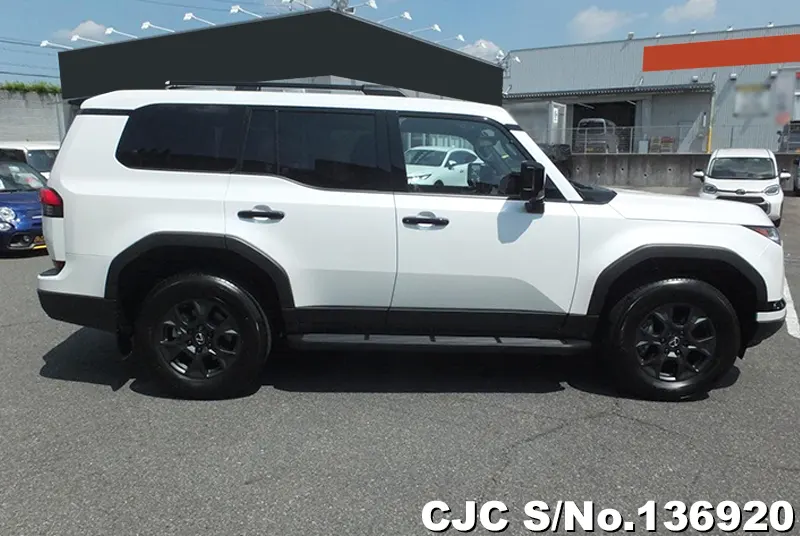 Lexus GX 550 in Pearl for Sale Image 6