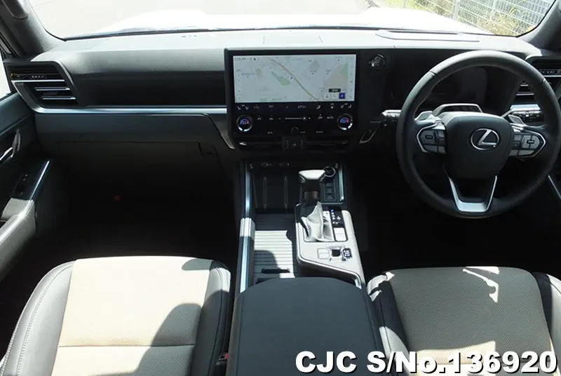 Lexus GX 550 in Pearl for Sale Image 9