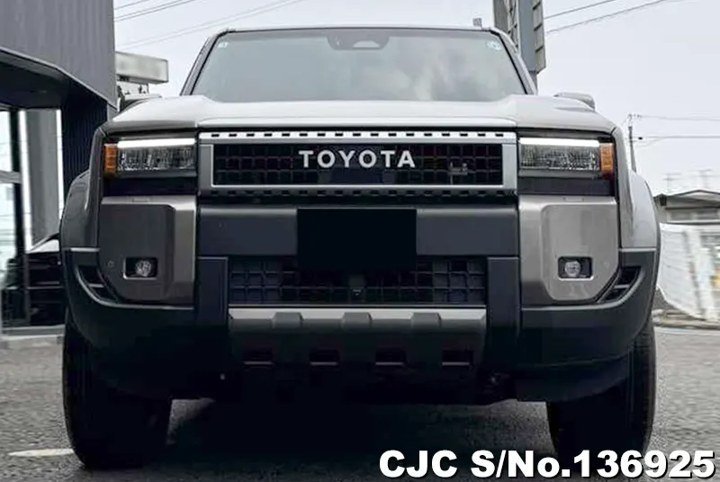 Toyota Land Cruiser 250 in Gray for Sale Image 2