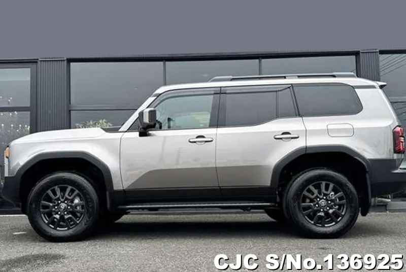 Toyota Land Cruiser 250 in Gray for Sale Image 4