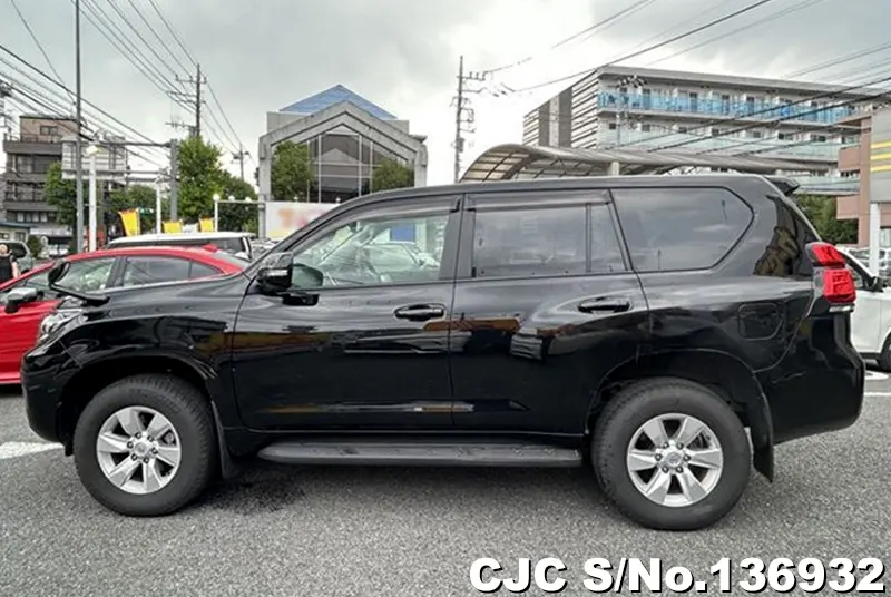 Toyota Land Cruiser Prado in Black for Sale Image 7