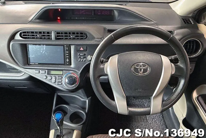 Toyota Aqua in Silver for Sale Image 5