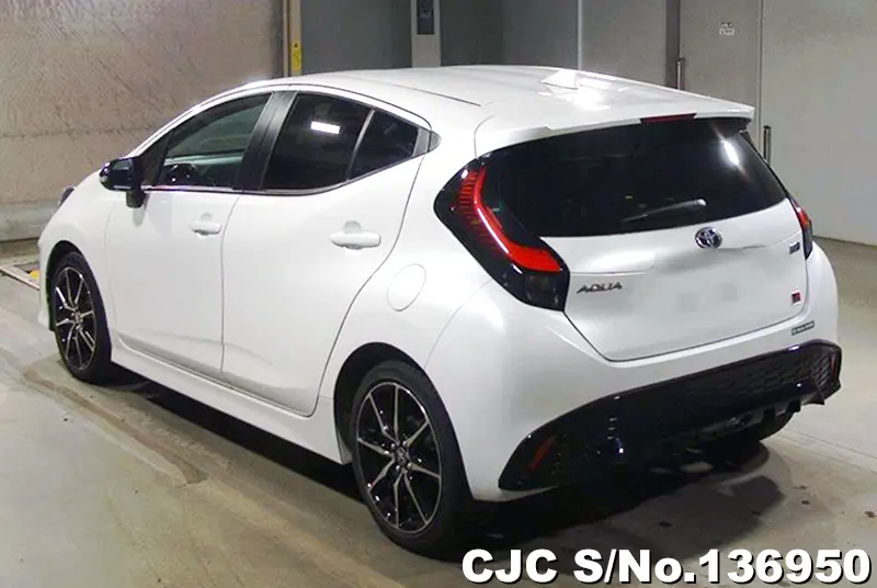 Toyota Aqua in White for Sale Image 1