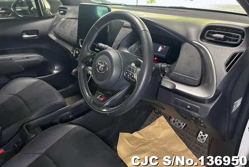 Toyota Aqua in White for Sale Image 6