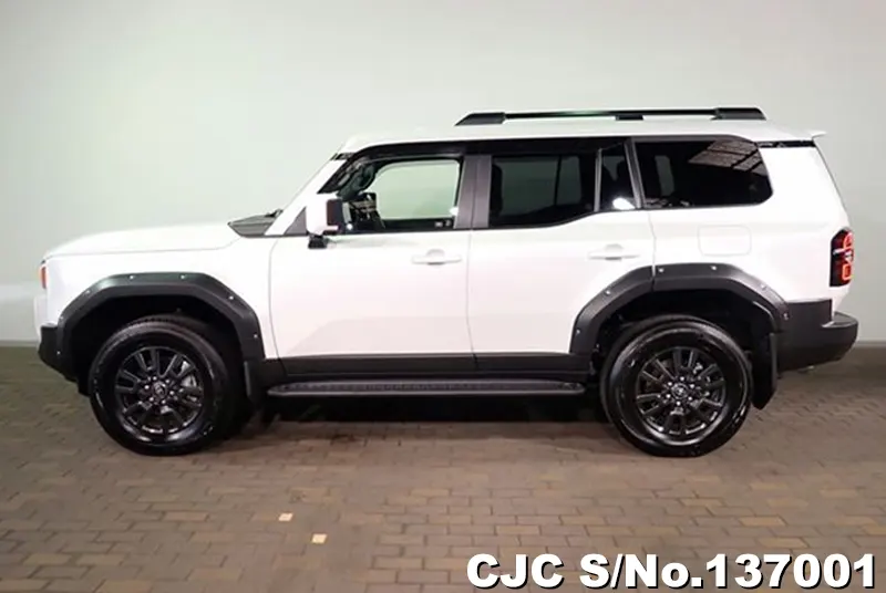 Toyota Land Cruiser 250 in Pearl for Sale Image 5