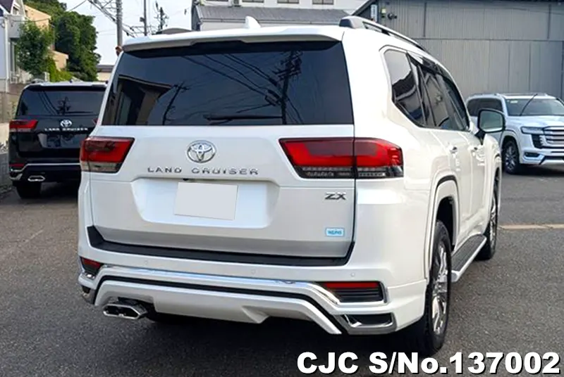 Toyota Land Cruiser in Pearl for Sale Image 2