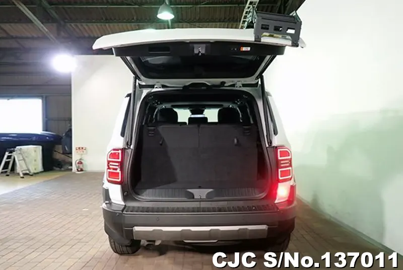 Toyota Land Cruiser 250 in Pearl for Sale Image 5