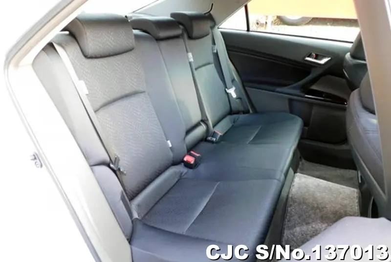 Toyota Mark X in Silver for Sale Image 16