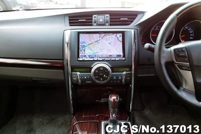 Toyota Mark X in Silver for Sale Image 18