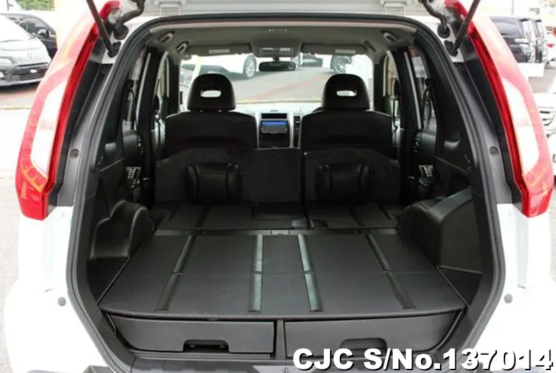 Nissan X-Trail in White for Sale Image 4