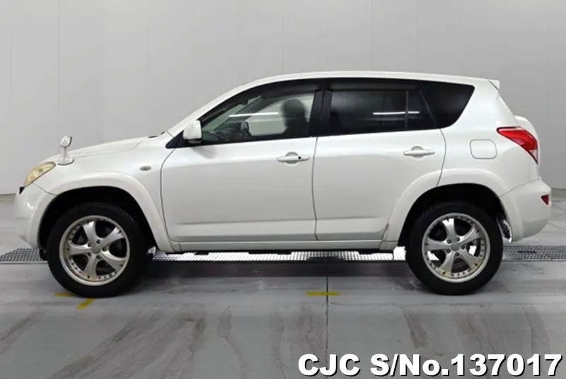 Toyota Rav4 in White for Sale Image 6