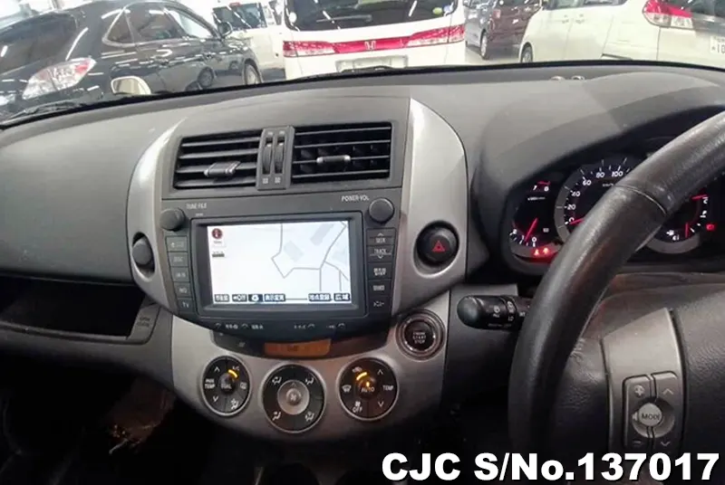 Toyota Rav4 in White for Sale Image 9