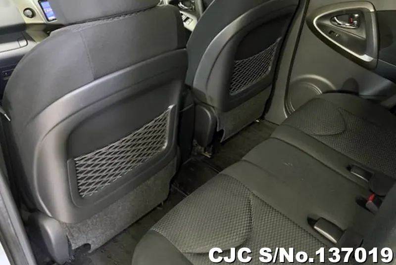 Toyota Rav4 in White for Sale Image 7