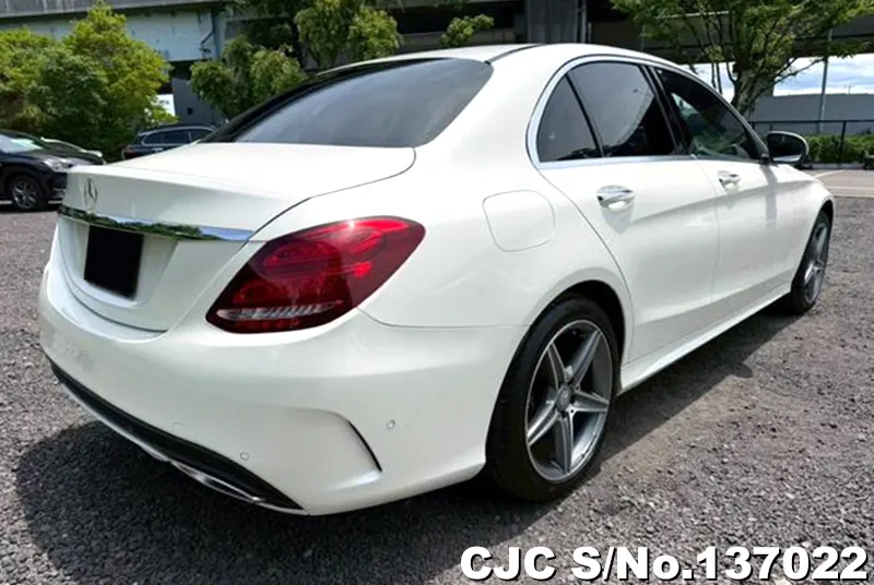 Mercedes Benz C Class in White for Sale Image 2